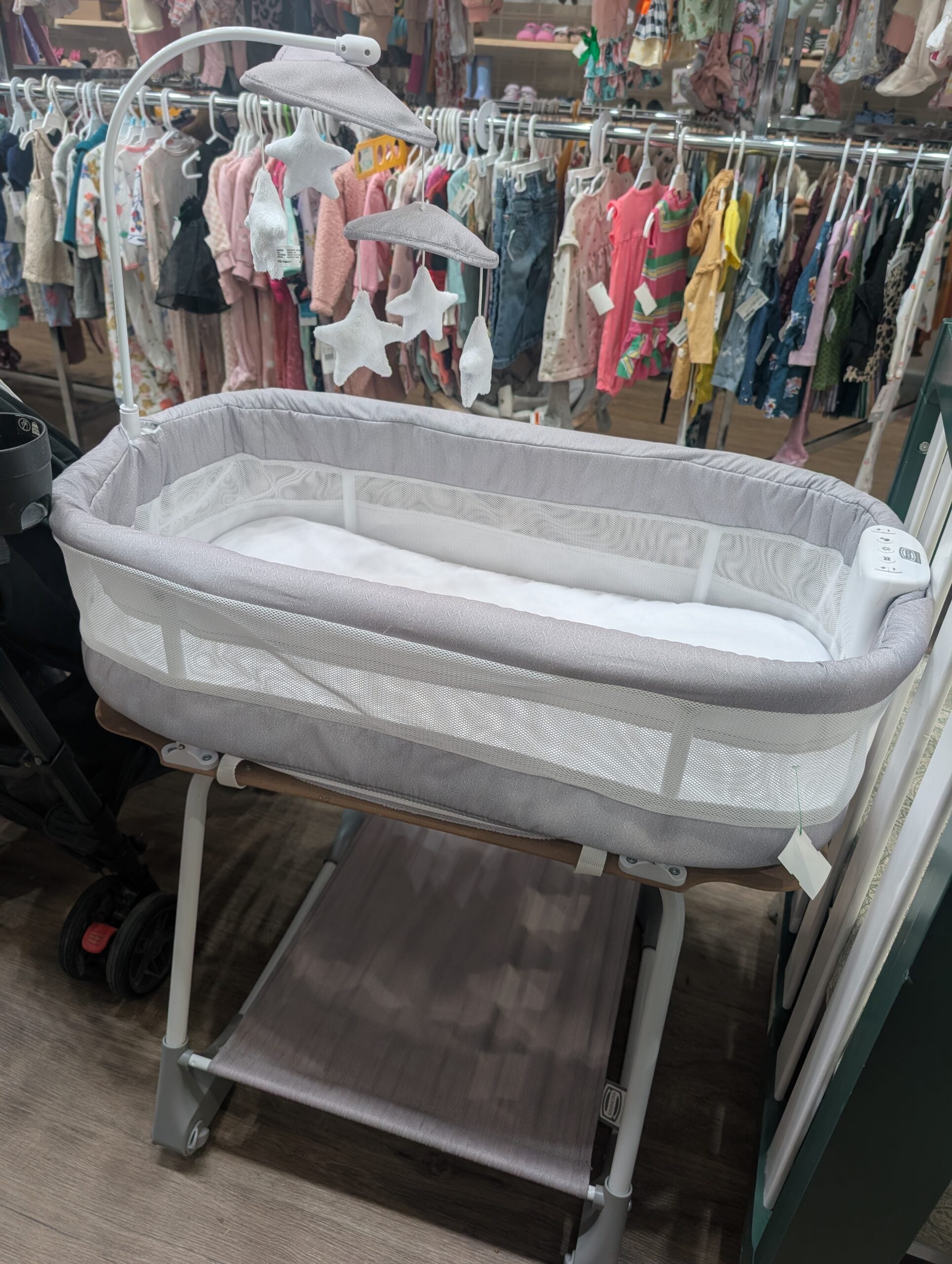 Simmons Rocking Bassinet image 0