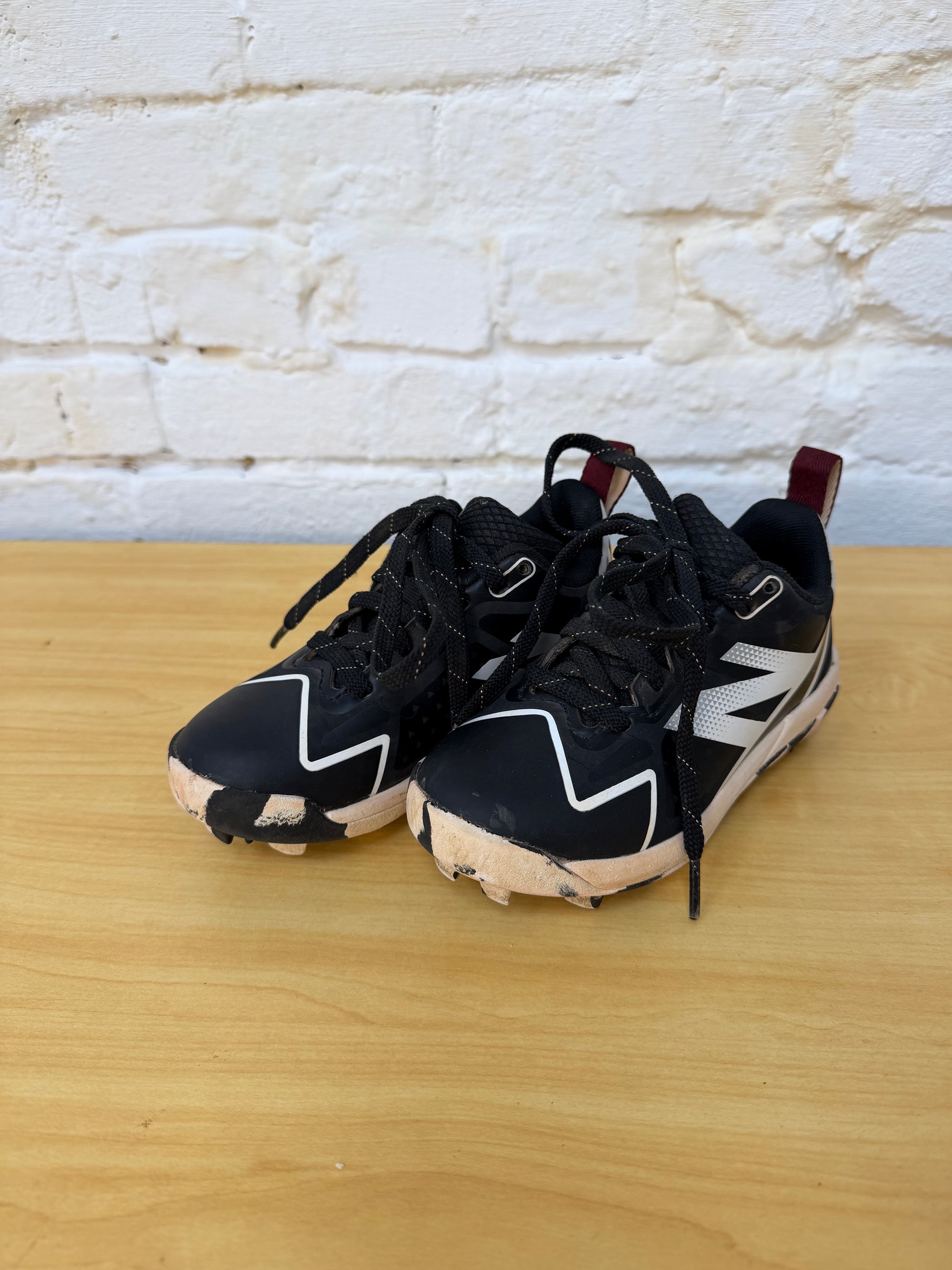 C10.5 BLACK NEW BALANCE BLACK CLEATS