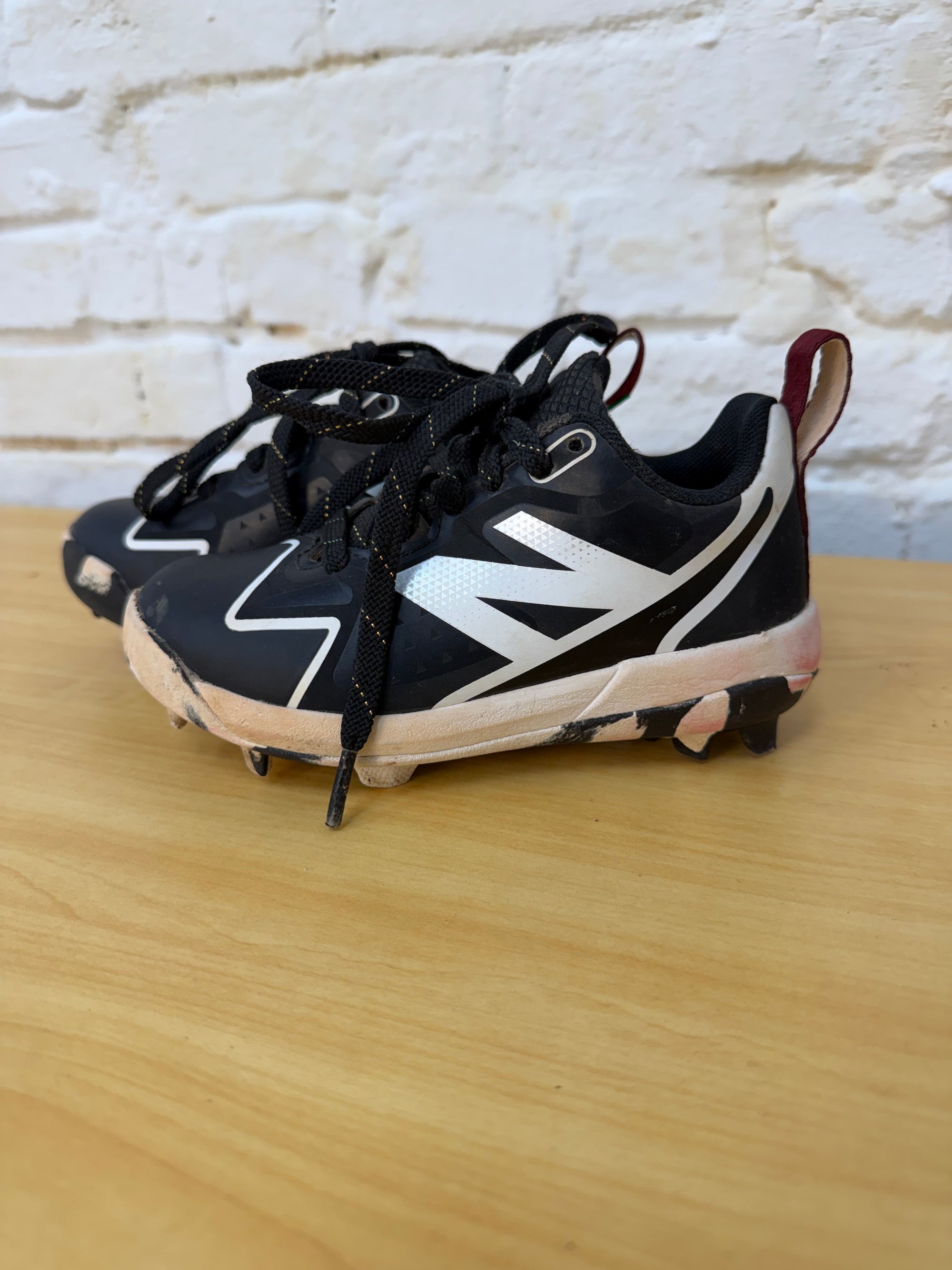 C10.5 BLACK NEW BALANCE BLACK CLEATS