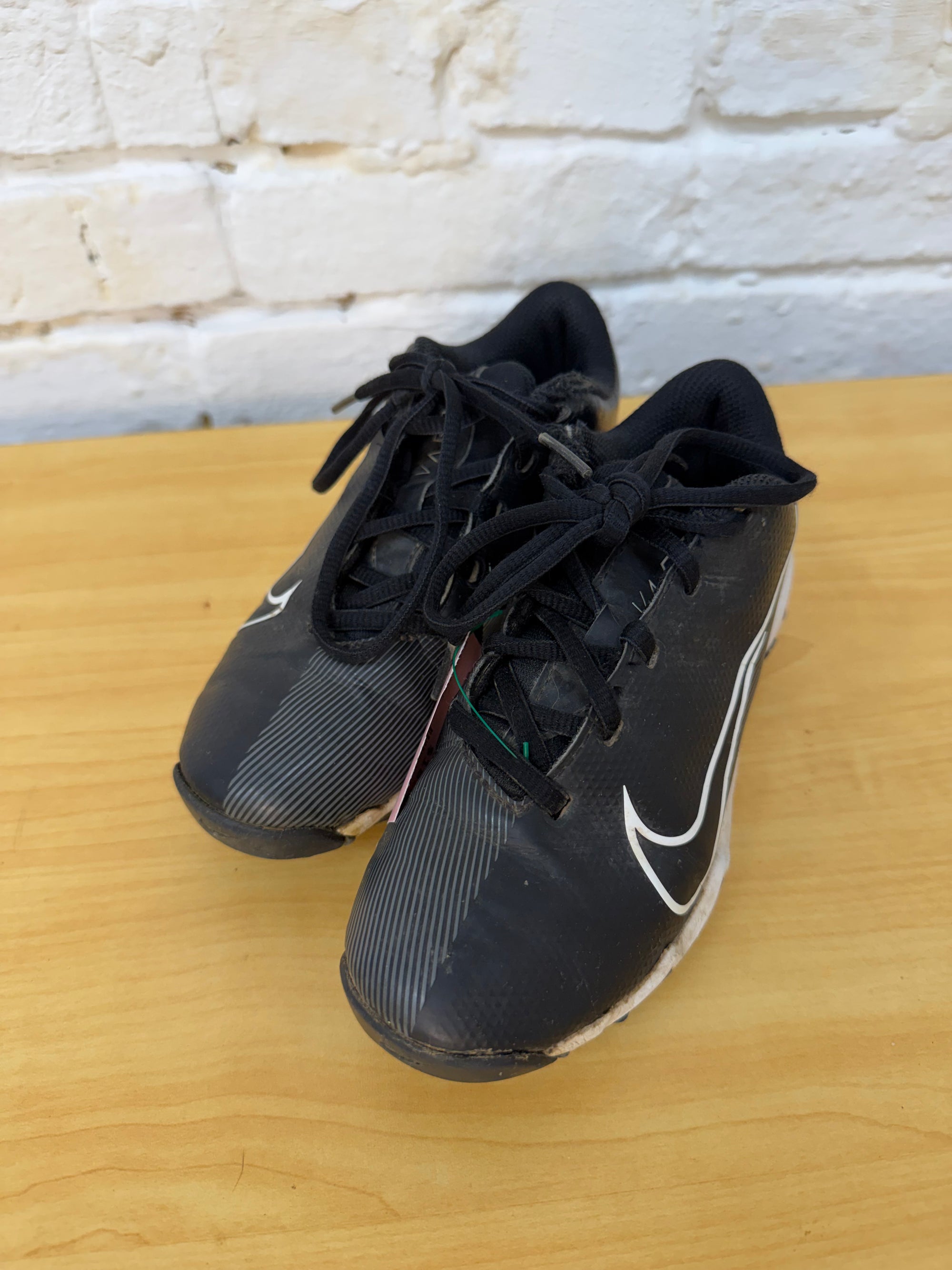 Y13 BLACK NIKE CLEATS