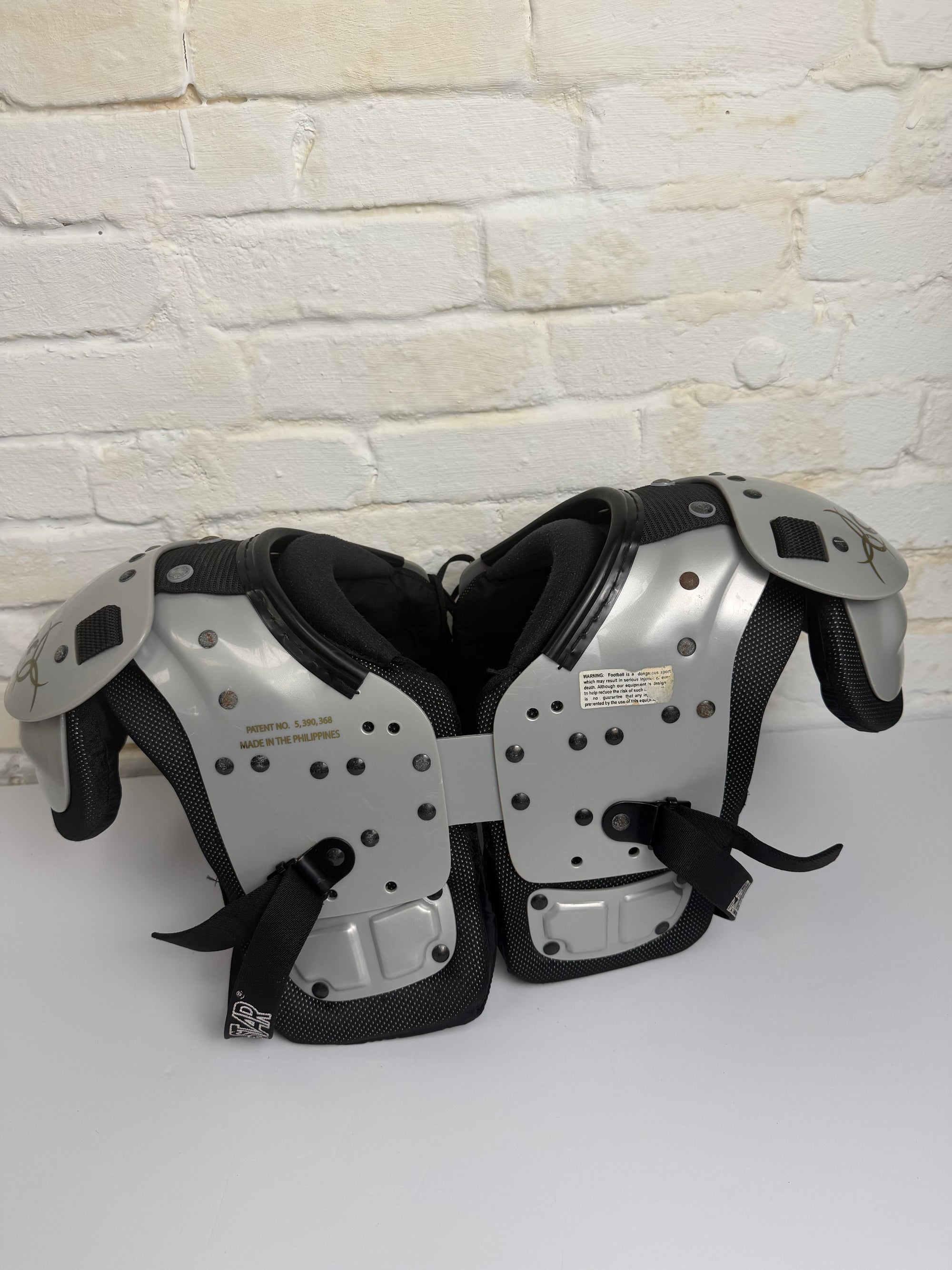 WHITE RAWLINGS SHOULDER PADS