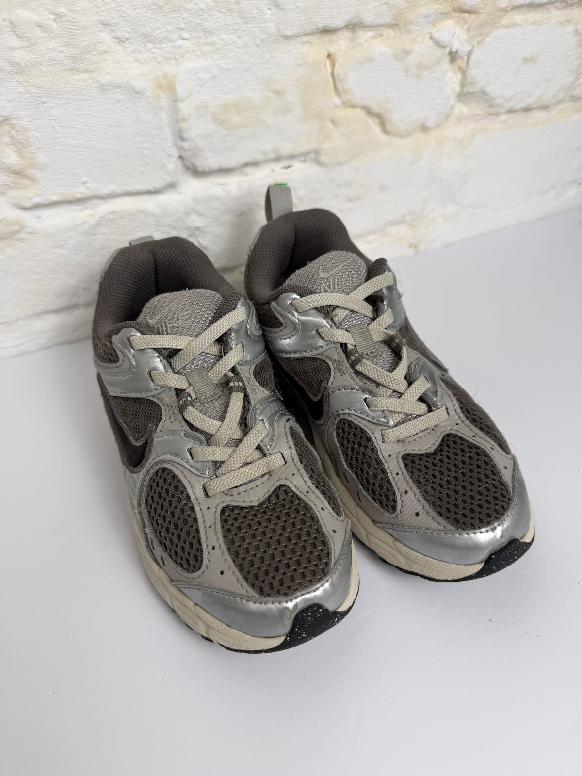 Y1 GRAY Nike TENNIS SHOES