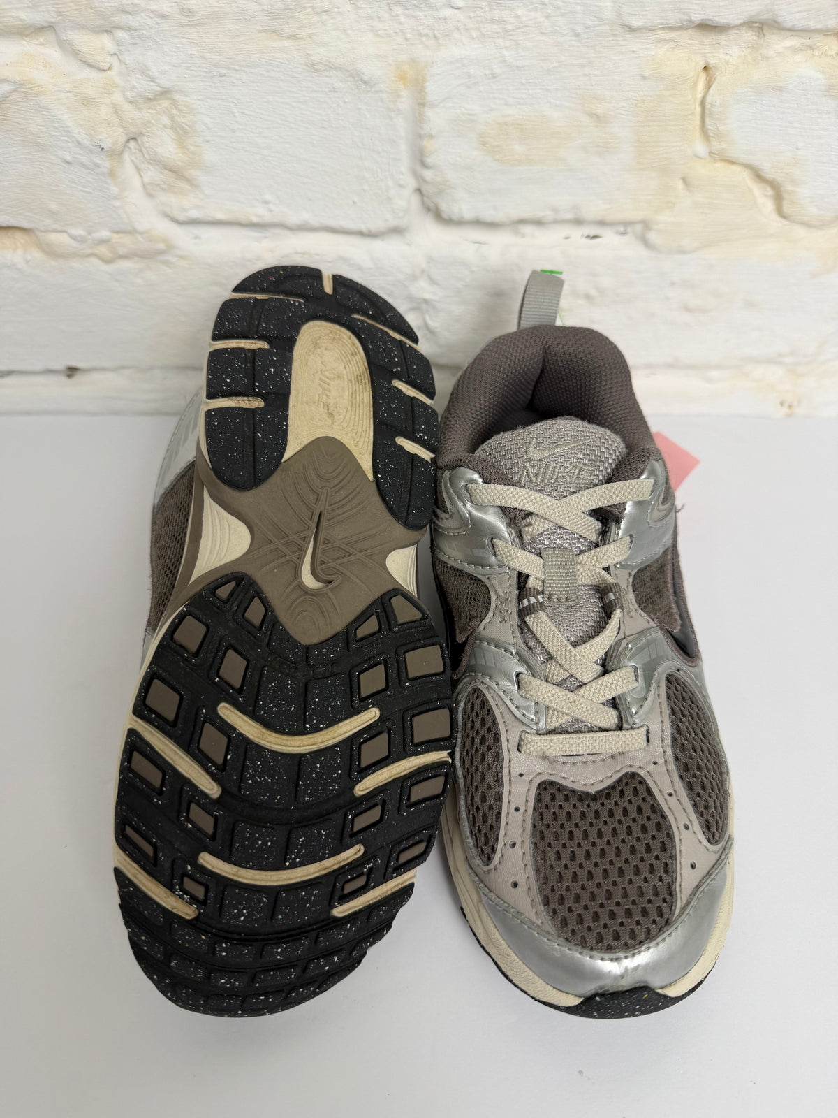Y1 GRAY Nike TENNIS SHOES