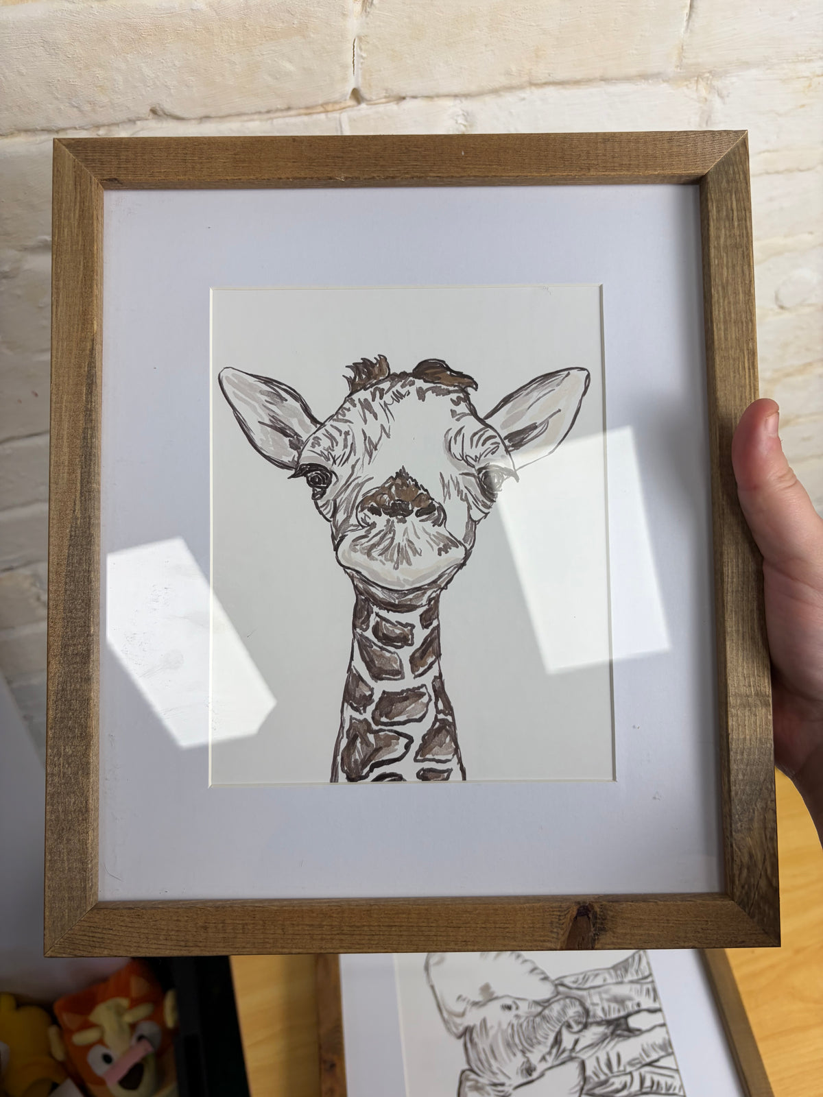 WHITE UNKNOWN GIRAFF