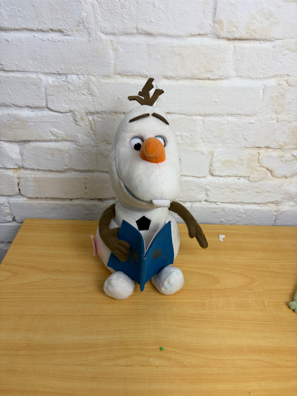 WHITE  TALKING OLAF