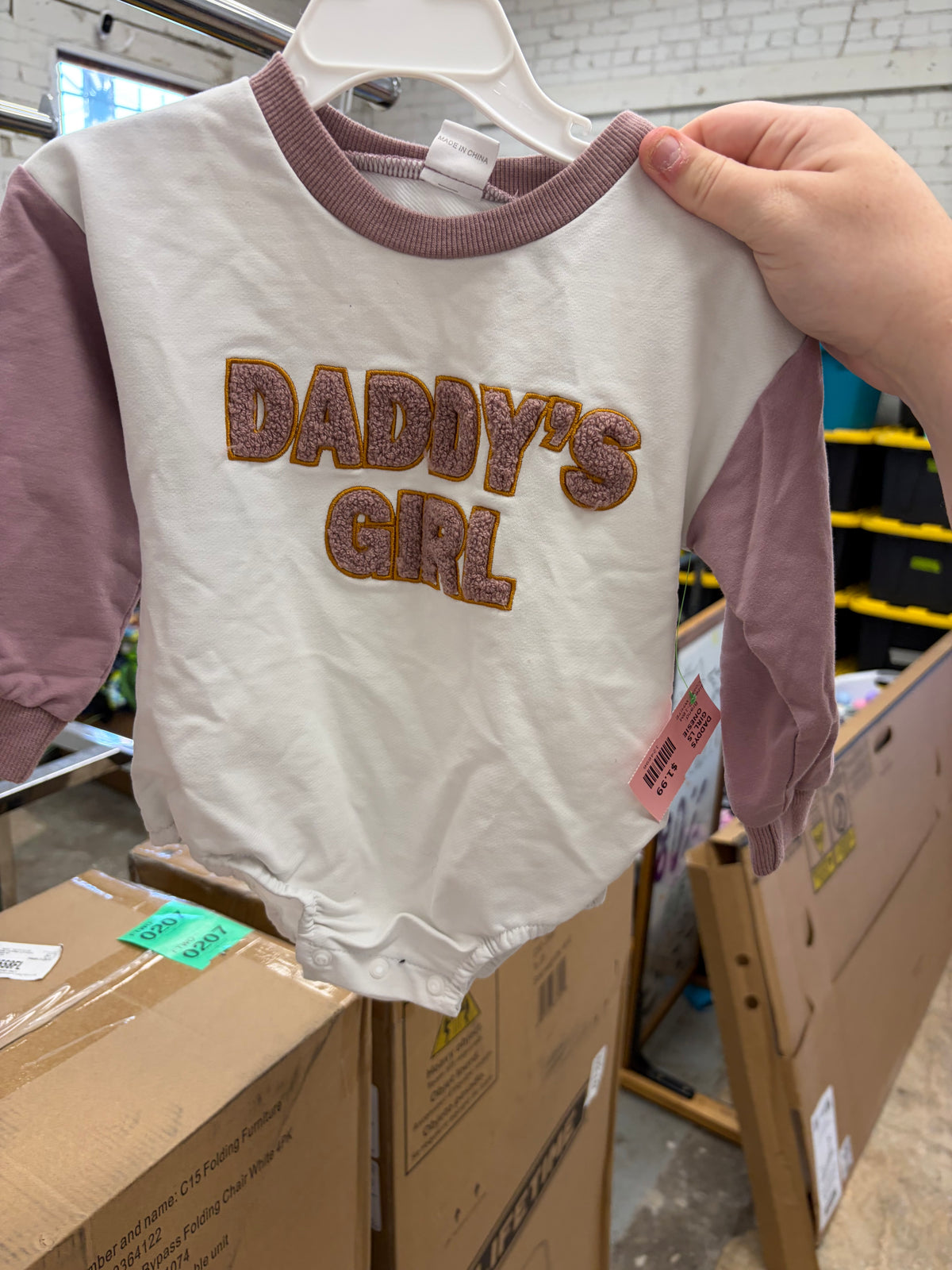 12-18M WHITE  DADDYS GIRL LS ONESIE