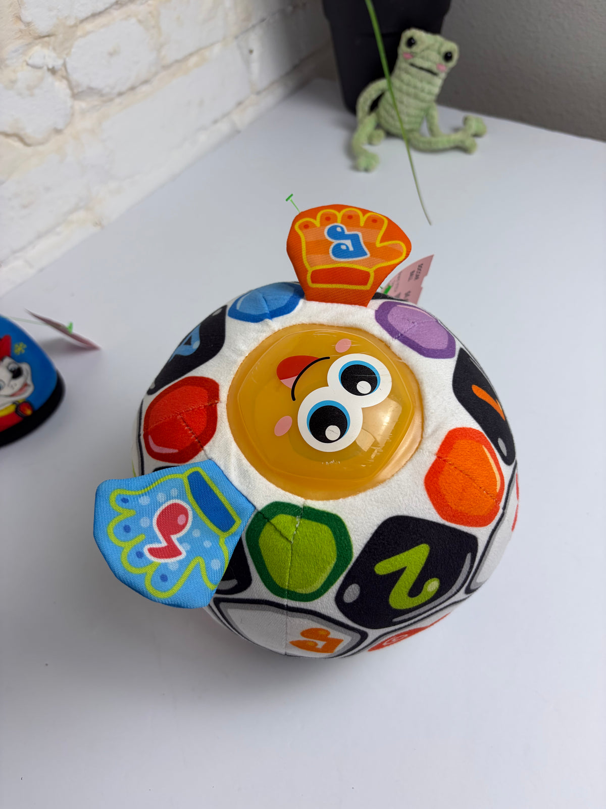 WHITE VTECH SOCCAR BALL