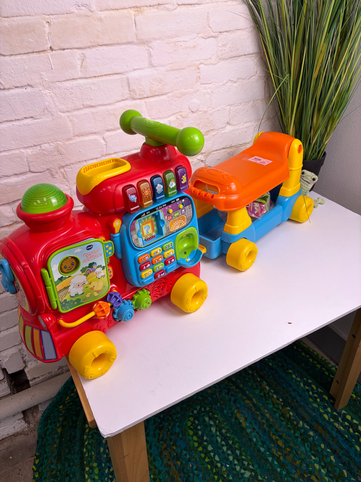 RED VTECH ULTIMATE ALPHABET TRAIN
