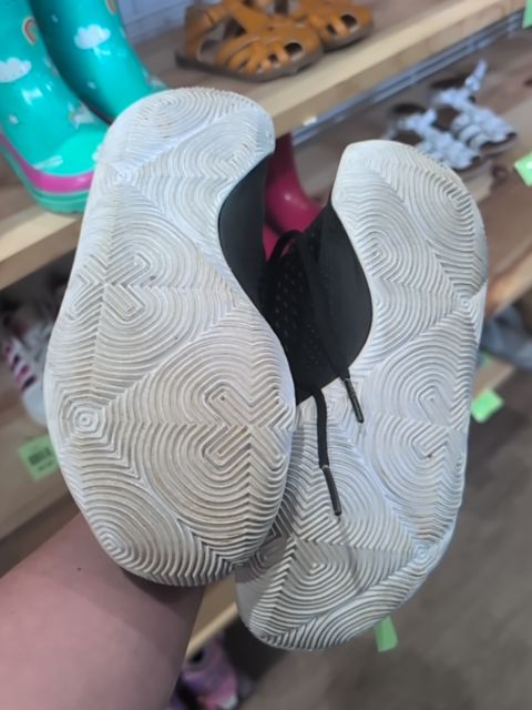 Y4 BLACK UNDER ARMOUR RUNNING SHOE