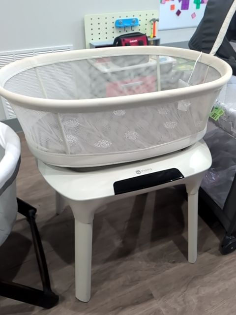 GENTLY USED CREAM 4MOMS MOTION BASSINET