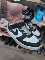 C10 WHITE / BLACK NIKE VELCRO SHOE