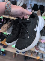 Y1 BLACK NIKE RUNNING SHOE