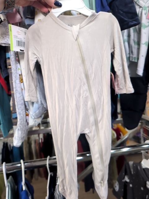 Gently Used 3-6M KYTE LIGHT GRAY ZIP SLEEPER