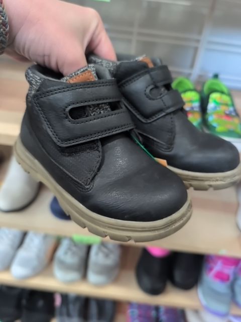 C8 BLACK LONDON FOG ANKLE BOOTS