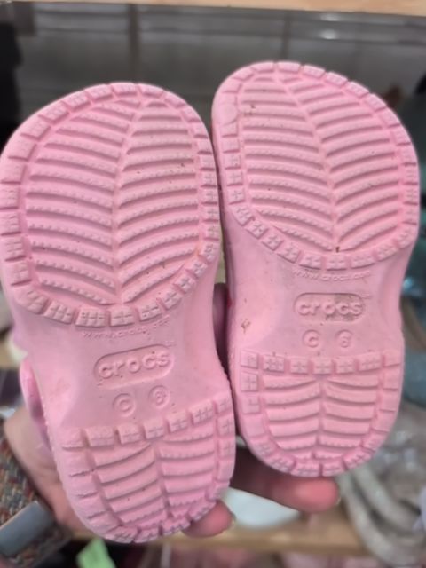 C6 PINK CROCS HEART CROCS